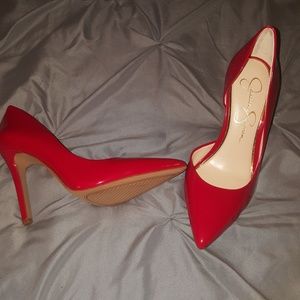 Red pointed shoes
